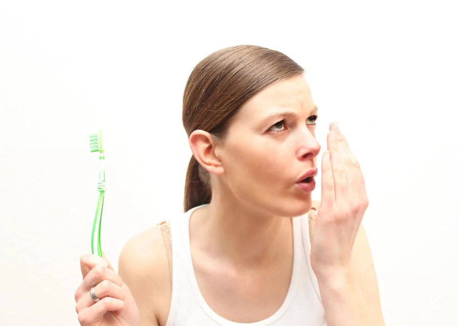 رائحة الفم بعد زراعة الأسنان